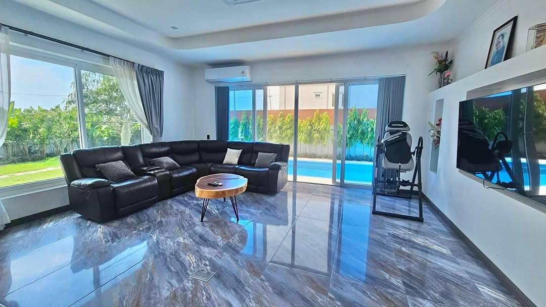 picture Modern 2-Storey House in East Pattaya for Sale - 2/12
