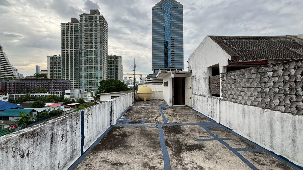 picture Commercial building for sale, 14 sq wah, good location on Petchburi Road. - 41/43