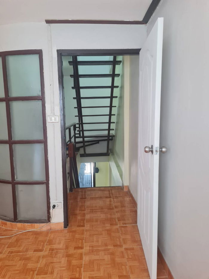 picture Selling below cost price, 3-storey townhouse, Thanyakarn Village, Watcharapol, 1.6 MB. - 13/28