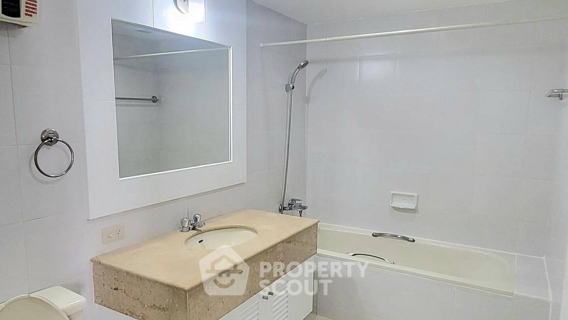 picture 2-BR Condo at Acadamia Grand Tower near BTS Phrom Phong (ID 1981494) - 14/18