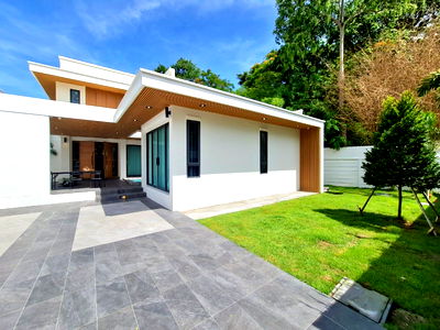 บ้านเดี่ยว ถนนจอมเทียนสาย 1 : ขายพูลวิลล่า 2 ชั้นใหม่ – ริมหาดจอมเทียน