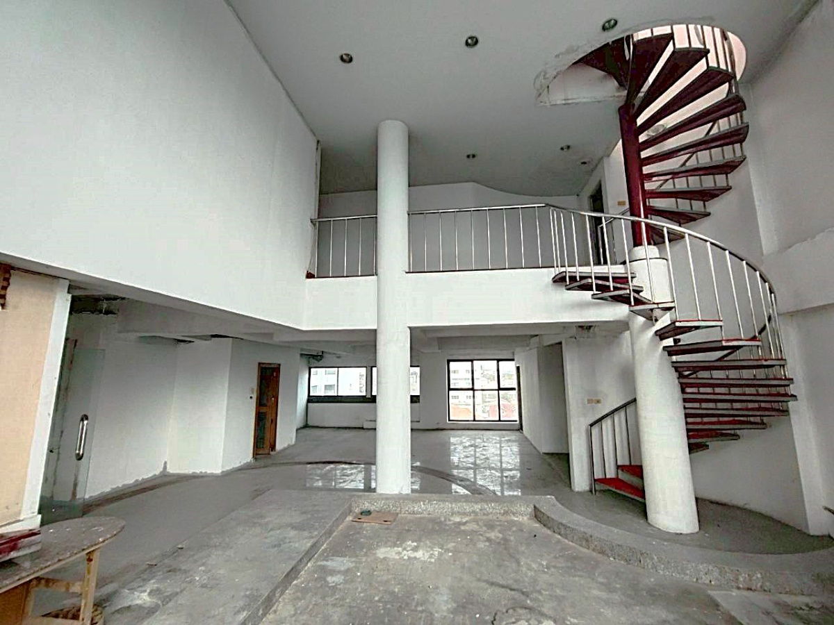 picture 🏢 A 7-storey building with a solid structure, located on Rama 9 Road 💥 Special Price 💥 - 10/28