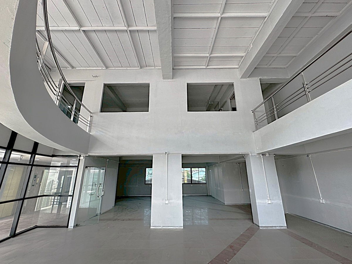 picture 🏢 A 7-storey building with a solid structure, located on Rama 9 Road 💥 Special Price 💥 - 3/28