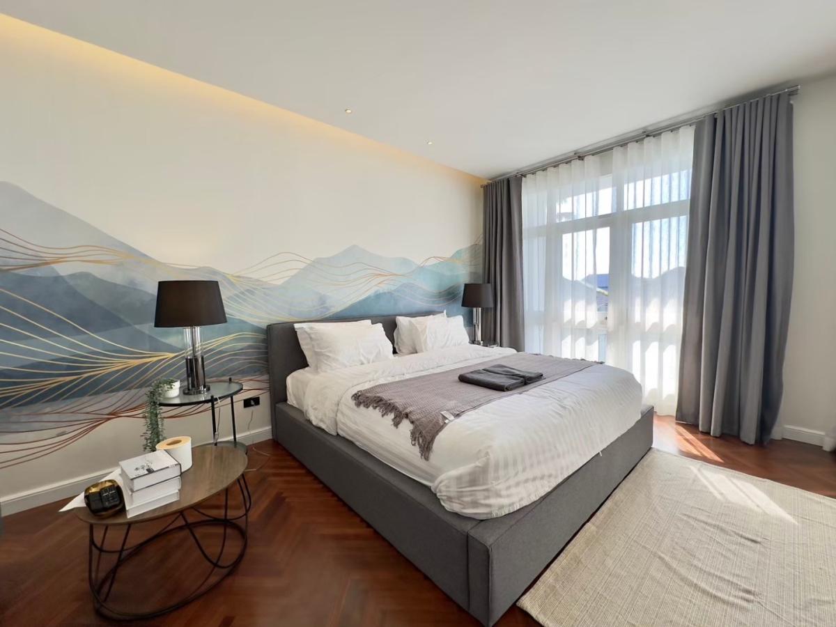 picture 5 Bedrooms Beachfront House in Na Jomtien for Sale - 10/15