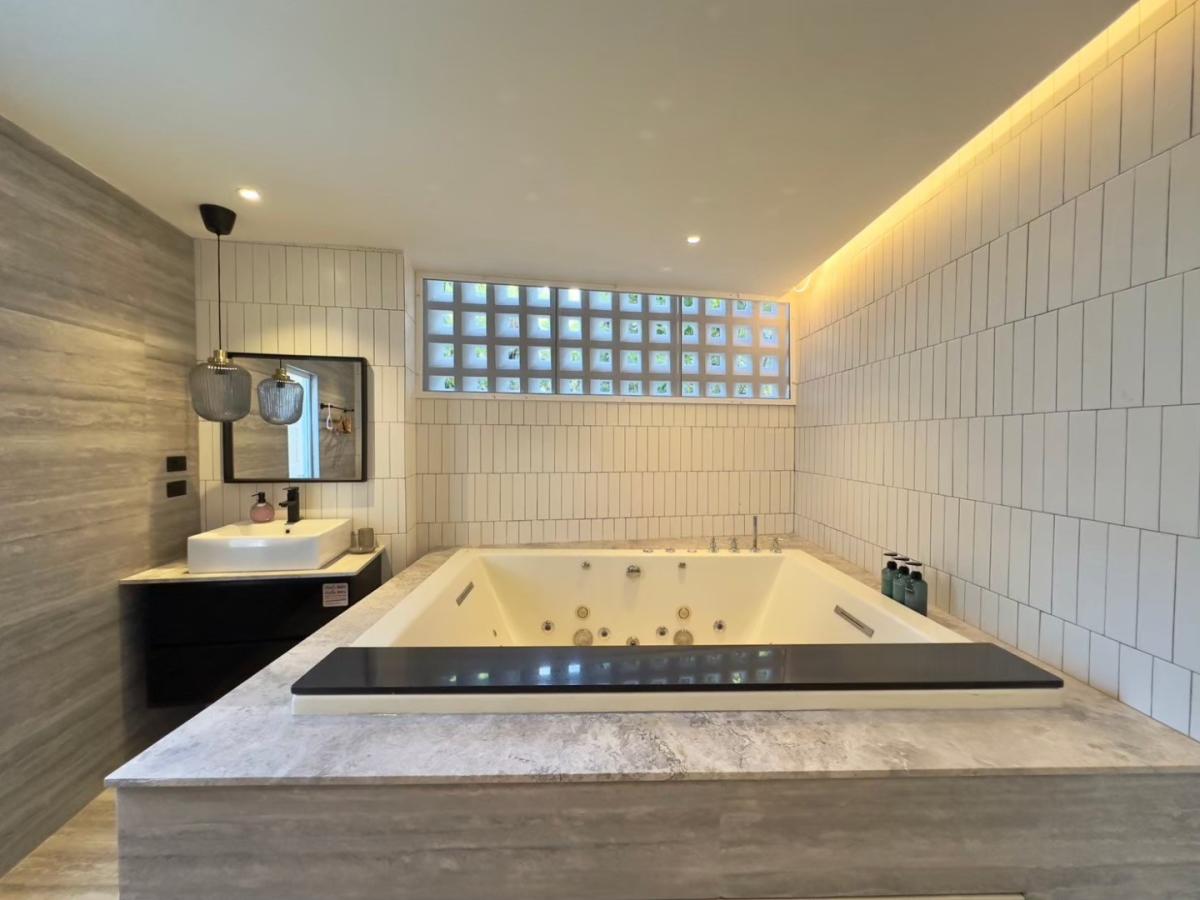 รูป บ้านริมทะเล 5 ห้องนอนให้เช่าในนาจอมเทียน - รูปที่ 14/15