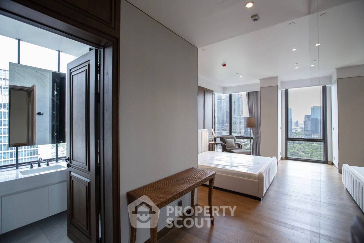 picture 3-BR Condo at Muniq Langsuan near BTS Ratchadamri (ID 2462619) - 12/17