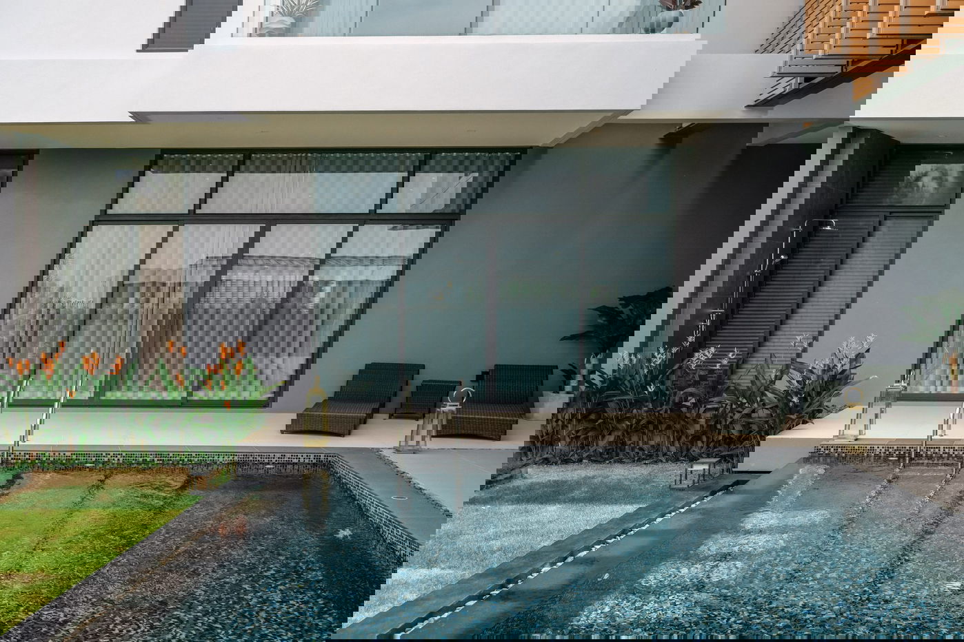 รูป ขายวิลล่าพูลสไตล์ทรอปิคอลโมเดิร์น 4 ห้องนอนในพัทยาตะวันออก - รูปที่ 1/18