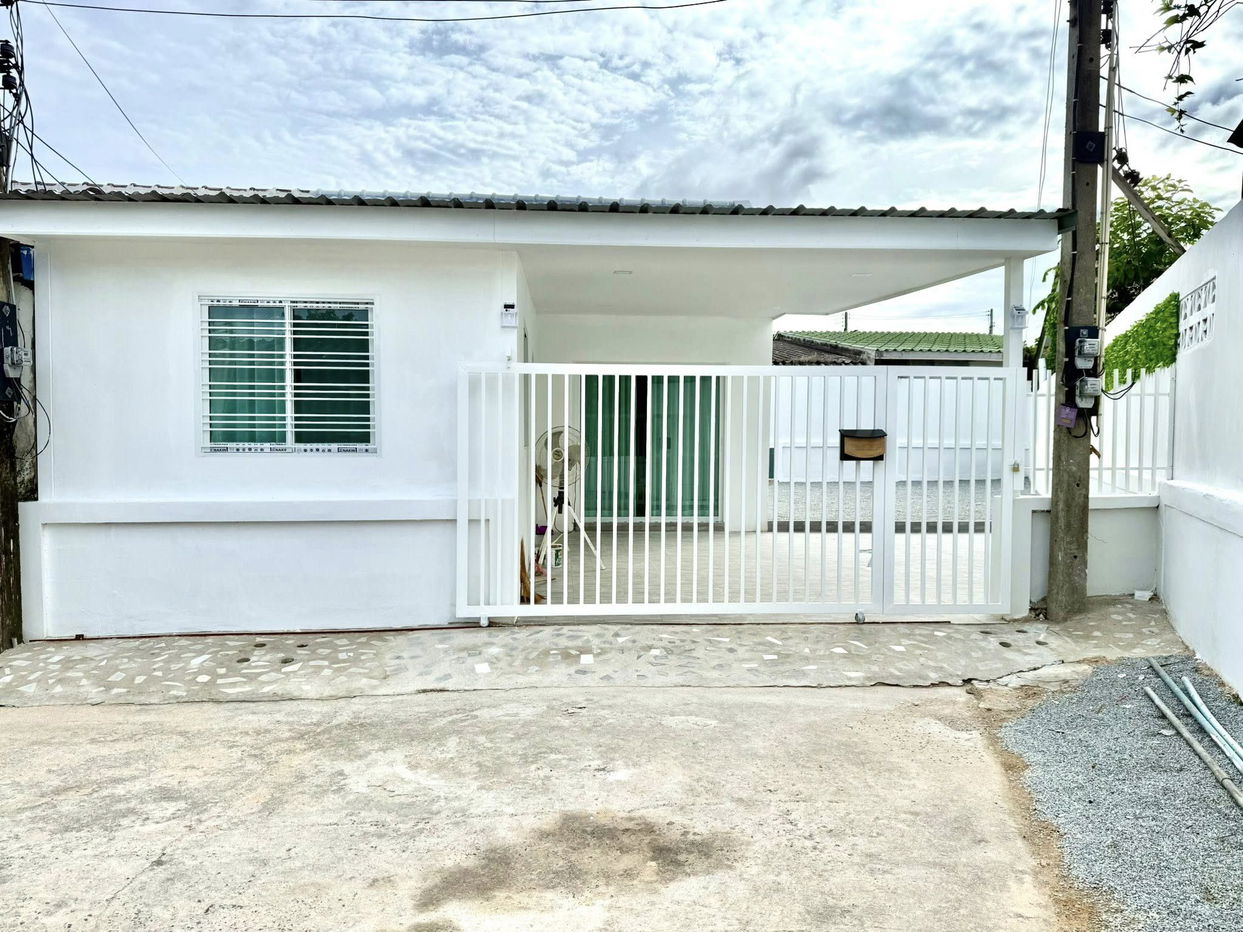 picture Single-Storey Townhouse for Sale in East Pattaya - 1/15