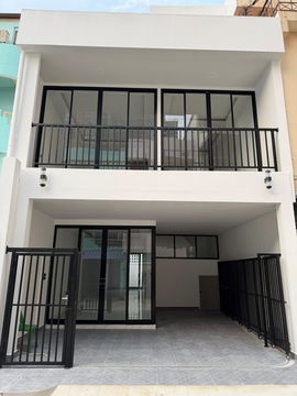 3-Storey Renovated Townhome for Sale in Thappraya