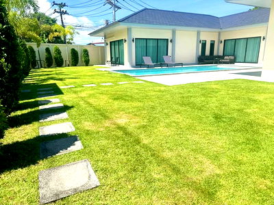 Houses for sale Lieb Tang Rodfai : Luxury Modern Pool Villa for Sale – Huay Yai