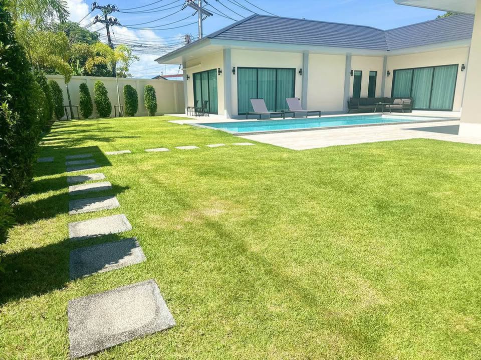 picture Luxury Modern Pool Villa for Sale – Huay Yai - 1/17