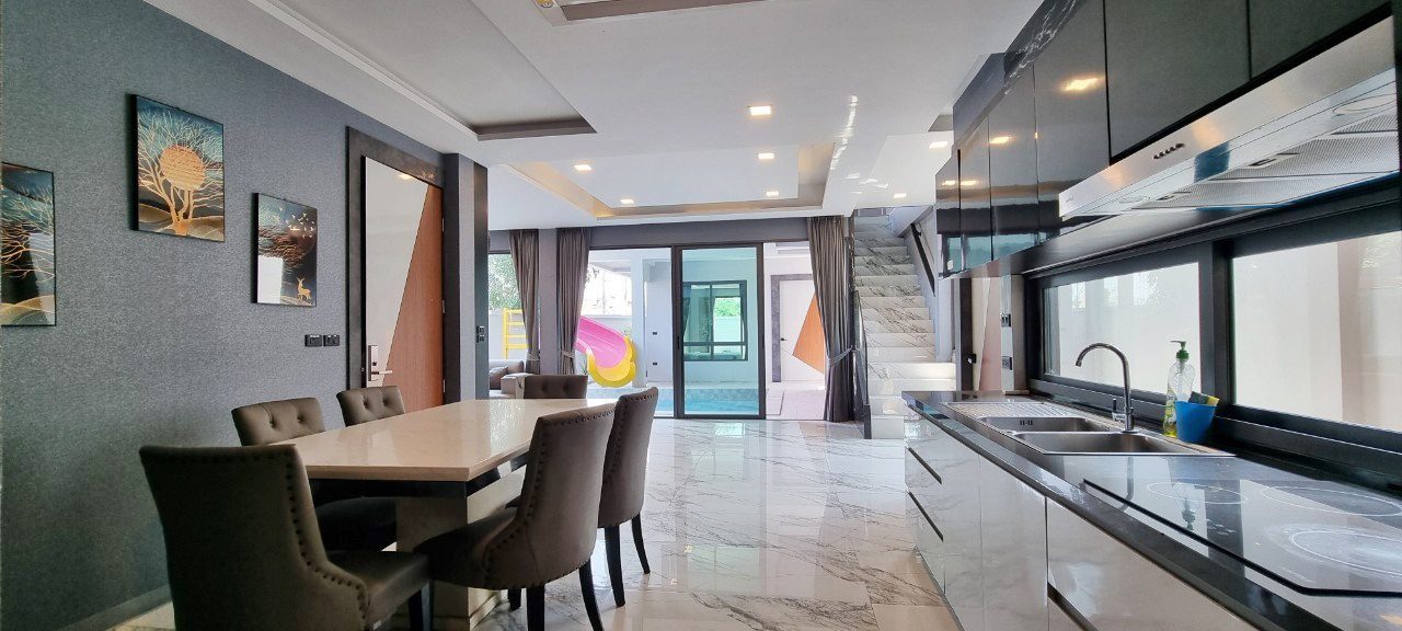 picture Pool Villa in East Pattaya 4 Beds for Rent - 5/20