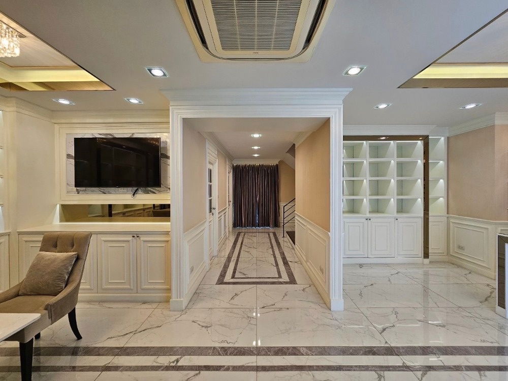 รูป ขายด่วน ‼️ หากใครกำลังมองหาออฟฟิศ พร้อมเข้าอยู่เลย แนะนำที่นี่ค่ะ อยู่หลังด้านหน้าในโครงการดิสทริค เอกมัย-รามอินทรา (DISTRICT EKKAMAI-RAMINTRA) - รูปที่ 5/20