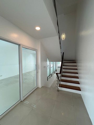 picture FOR RENT  OFFICE PROPERTY  35000 BAHT per MONTH - 4/8