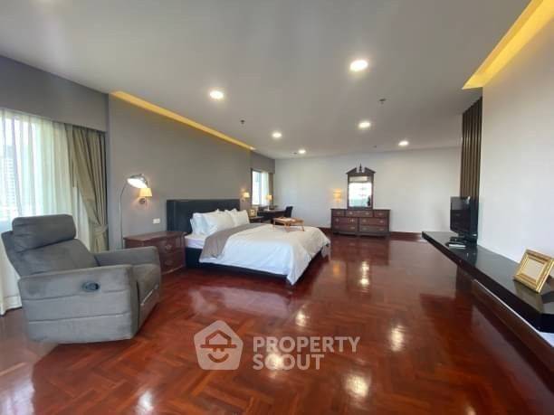 picture 4-BR Condo at 33 Tower near BTS Phrom Phong (ID 1013480) - 2/15
