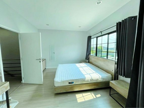 รูป ฟิวเจอร์ พาร์ค รังสิต4.6กม. 4 นอน ให้เช่าทาวน์โฮมแสนสิริ 2 ชั้น ใหญ่ 136ตร.ม. 17ตร.วา. นานาชาติไทย 4.5 กม.4 นอน 3 น้ำ MRT รังสิต 3.1กม. - รูปที่ 4/8