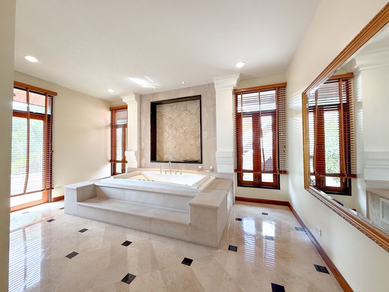 picture Luxury 5-Bedroom Pool Villa in Na Jomtien, Pattaya - 12/16