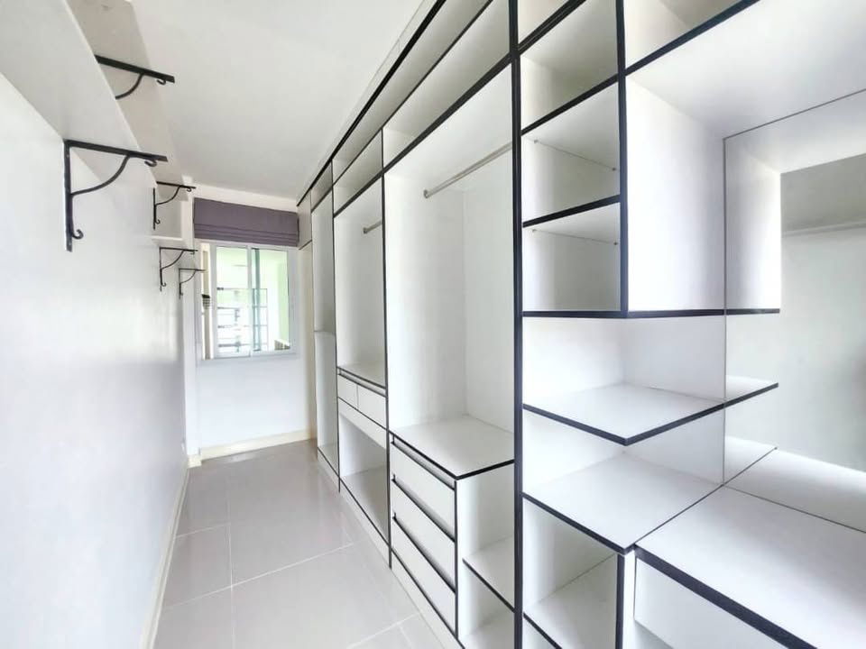 รูป 🔥 ทาวน์โฮม 2 ชั้น หลังมุมราคาดี ใกล้แม่โจ้! ถนนกว้าง 16 ม. อยู่จริงสบายมาก – โครงการอรสิริน 4 (สันทราย) - รูปที่ 4/16