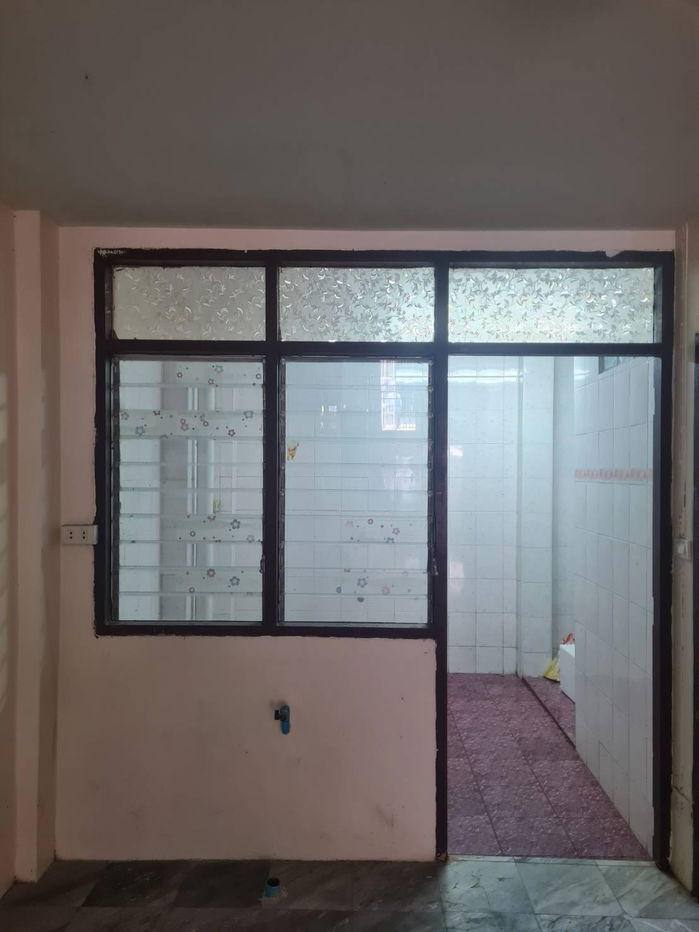 picture Selling below cost price, 3-storey townhouse, Thanyakarn Village, Watcharapol, 1.6 MB. - 5/28