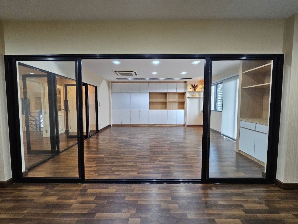 รูป ขายด่วน ‼️ หากใครกำลังมองหาออฟฟิศ พร้อมเข้าอยู่เลย แนะนำที่นี่ค่ะ อยู่หลังด้านหน้าในโครงการดิสทริค เอกมัย-รามอินทรา (DISTRICT EKKAMAI-RAMINTRA) - รูปที่ 16/20