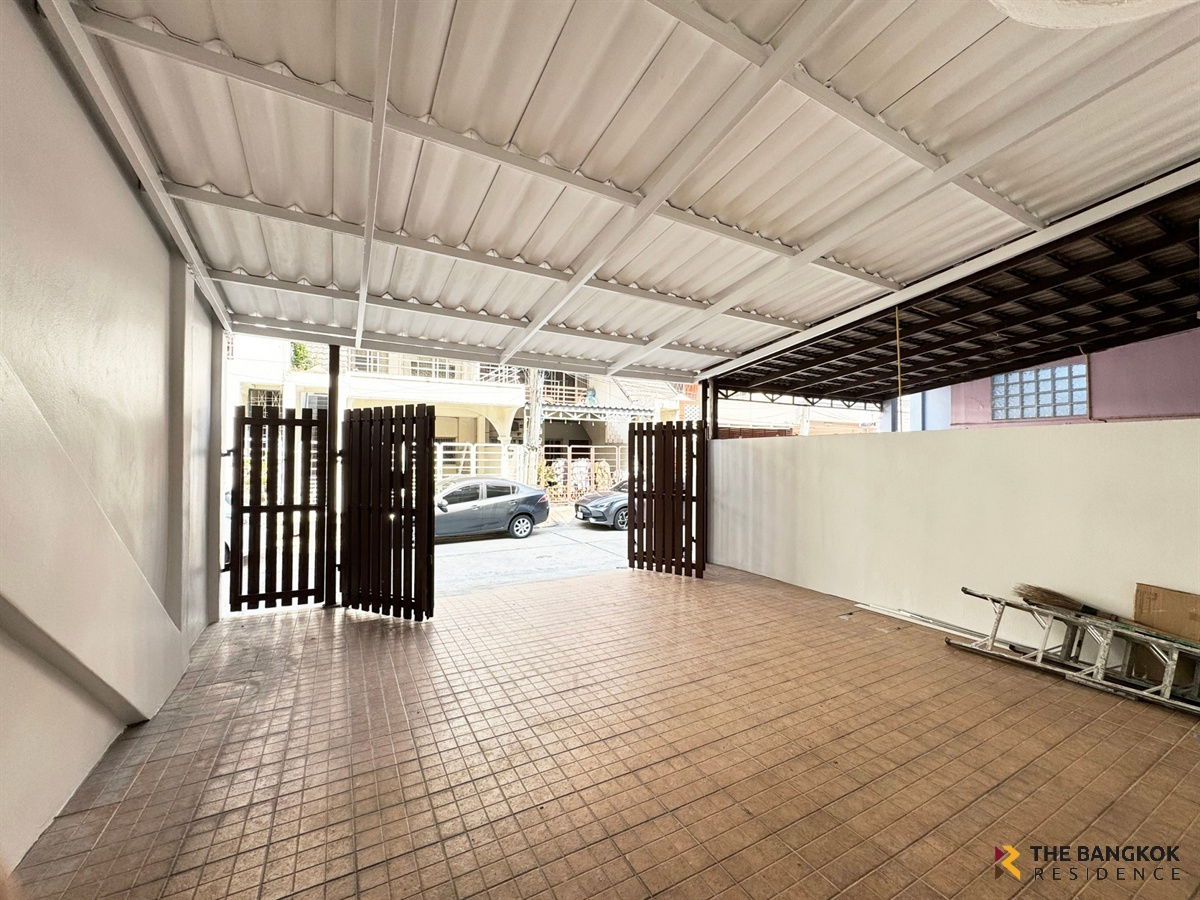 picture  Varathorn Ville Pattanakarn 44   🏡  4-Storey Large Townhome ⭐ - 16/20