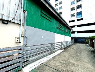 เช่าโรงงาน เขตสวนหลวง : ให้เช่าโกดัง พร้อมสำนักงาน ทำเลพัฒนาการ / มีชั้นวางสินค้าในโกดัง / พื้นที่ใช้สอย 400 ตารางเมตร / ซอยพัฒนาการ เข้าซอยไม่ลึก ทำเลดีมาก