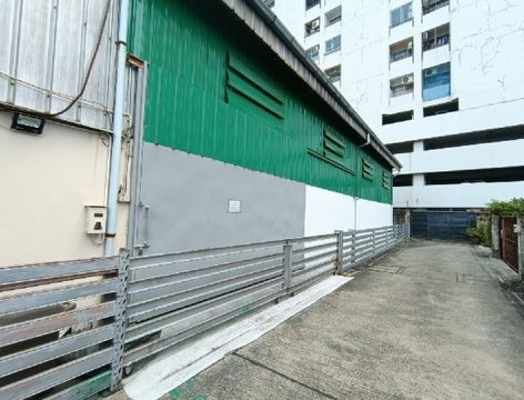 ให้เช่าโกดัง พร้อมสำนักงาน ทำเลพัฒนาการ / มีชั้นวางสินค้าในโกดัง / พื้นที่ใช้สอย 400 ตารางเมตร / ซอยพัฒนาการ เข้าซอยไม่ลึก ทำเลดีมาก