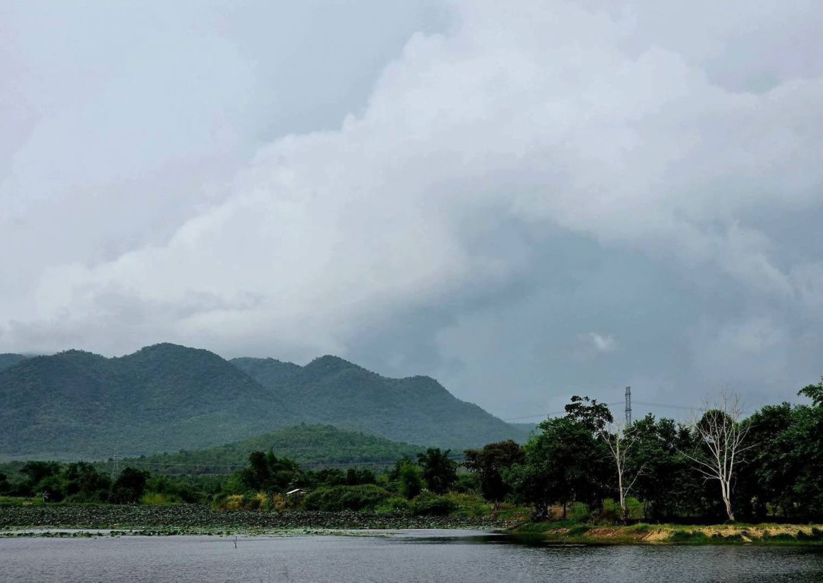 รูป บรรยากาศสุดชิว ริมน้ำห้วยตะเคียนวิวเขาลูกโต จ.เพชรบุรี100ตรวเพียง599000ผ่อน2ปีฟรีดอกจอง10000ทำสัญญา50000แถมฟรีถมแล้ว - รูปที่ 11/23