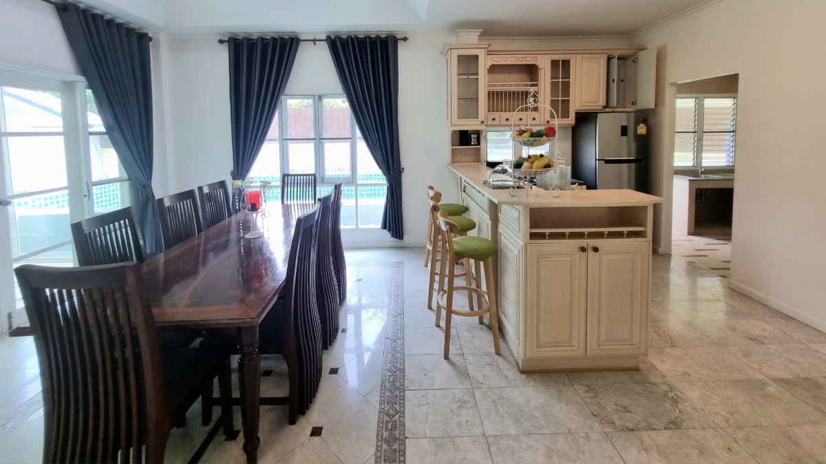 picture Newly renovated Pool villa House for sale, Near Kad Farang Hangdong . - 4/8