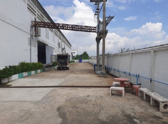 รูป  ให้เช่าโรงงานพร้อมสำนักงาน พื้นที่สีม่วง / บนที่ดิน 4 ไร่ อยู่ในนิคมอุตสาหกรรมนำไกร ลาดกระบัง /ใช้สอยรวม 4050 ตารางเมตร /  รถเทรลเลอร์ เข้าออกได้ - รูปที่ 12/13