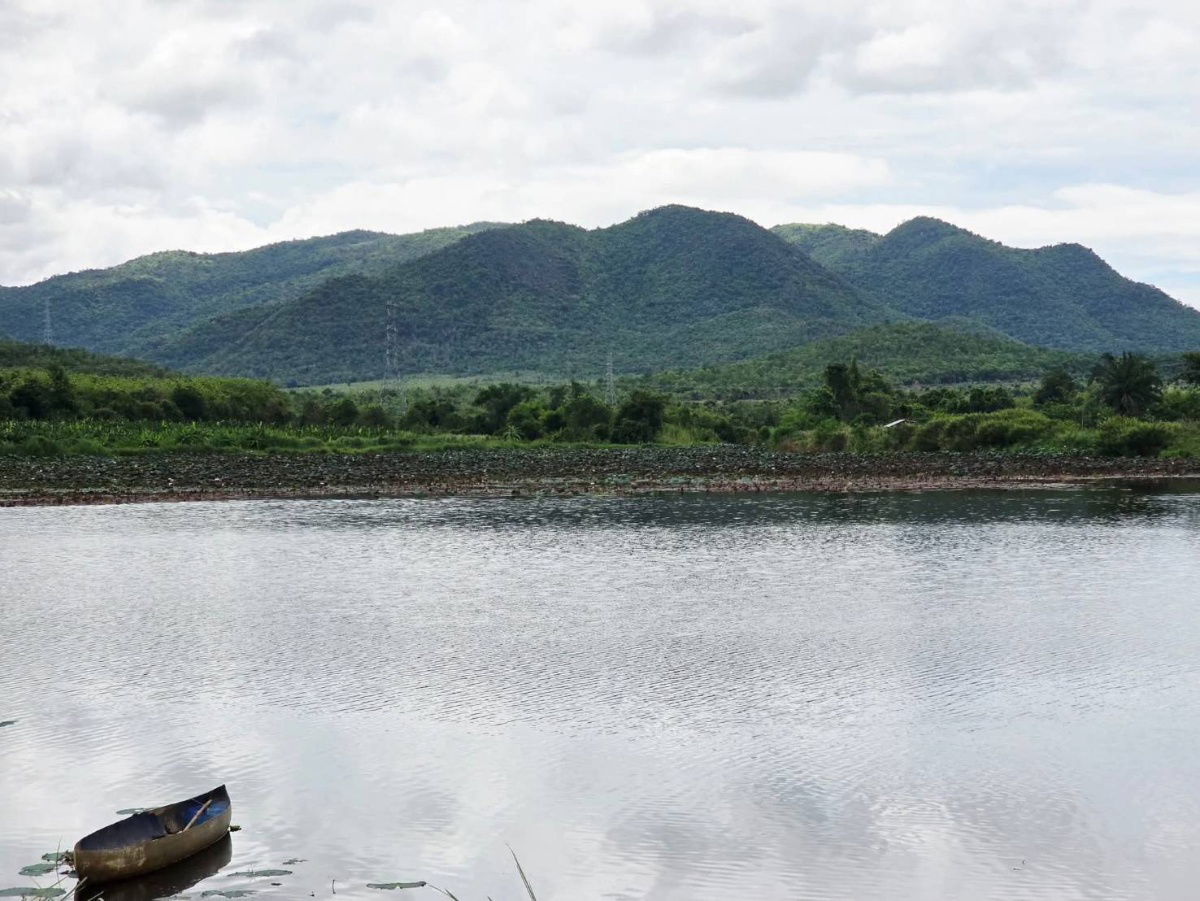 รูป บรรยากาศสุดชิว ริมน้ำห้วยตะเคียนวิวเขาลูกโต จ.เพชรบุรี100ตรวเพียง599000ผ่อน2ปีฟรีดอกจอง10000ทำสัญญา50000แถมฟรีถมแล้ว - รูปที่ 9/23