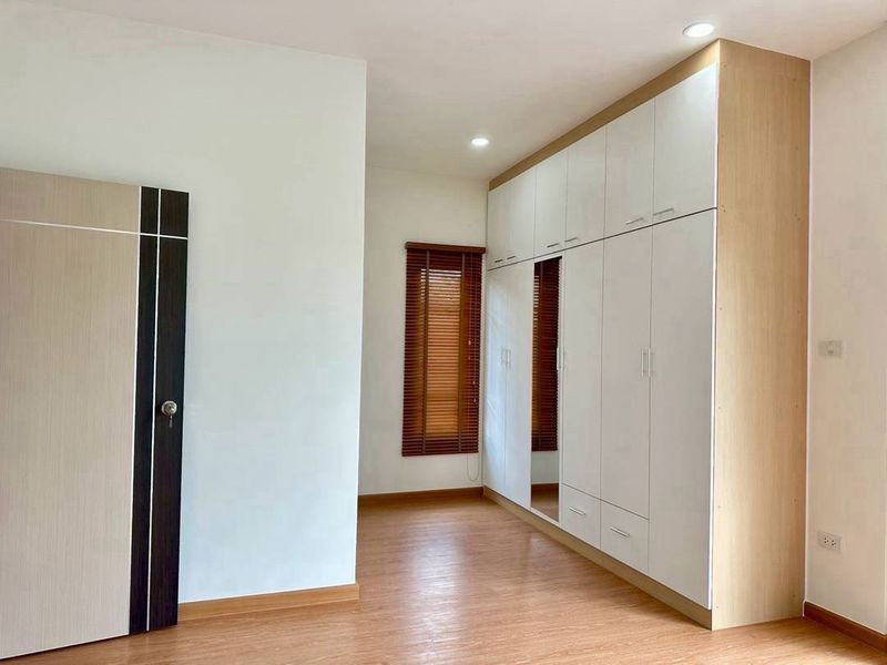 รูป ขายบ้านเดี่ยว 2 ชั้น  กลางเมืองศรีราชา ทำเลดีมาก ใกล้แหล่งชุมชน  - รูปที่ 6/16