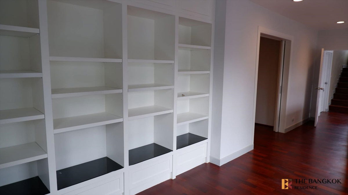 picture Grand Bangkok Boulevard Rama 9-Krungthep Kritha near the Yellow Line - Sri Kritha - 4/11