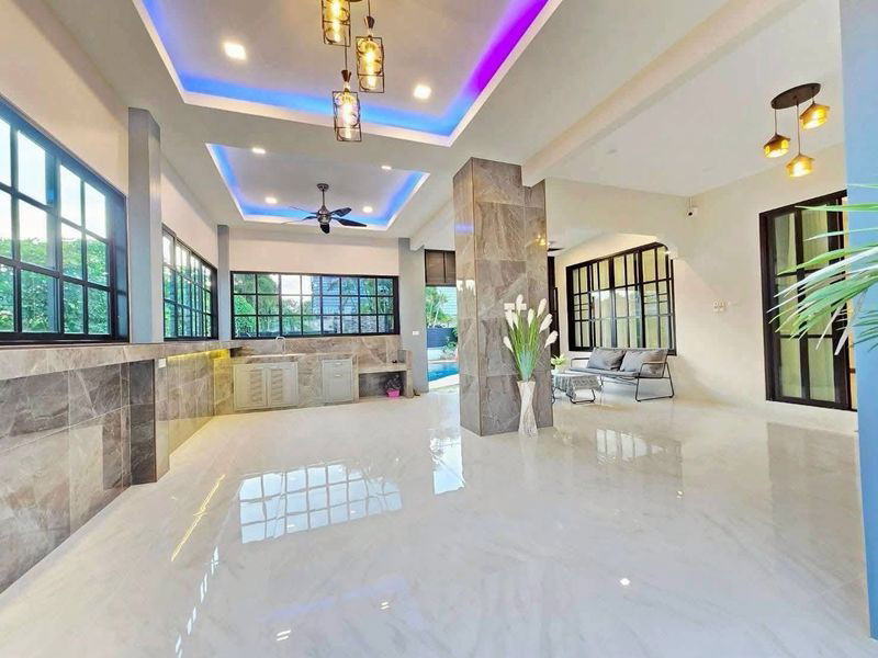picture Pool villa for sale in Pattaya, good location, near Map Prachan Reservoir, Bang Lamung, Chonburi - 11/18