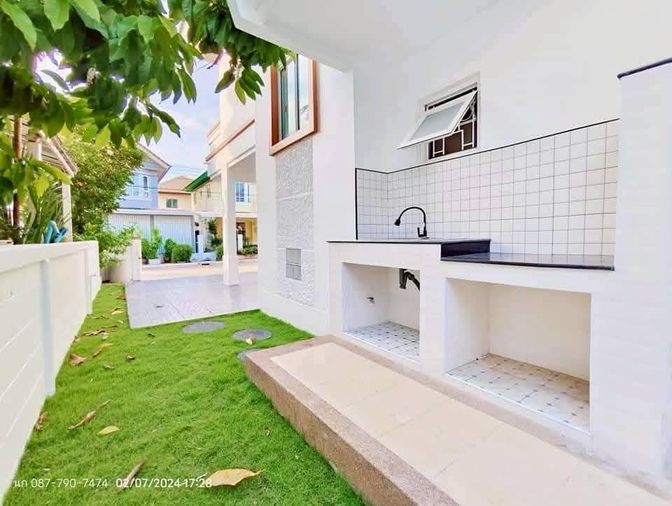 3-bed townhouse for rent, 129 sqm, 41.2 sq wah, Chuan Cheun Prachauthit