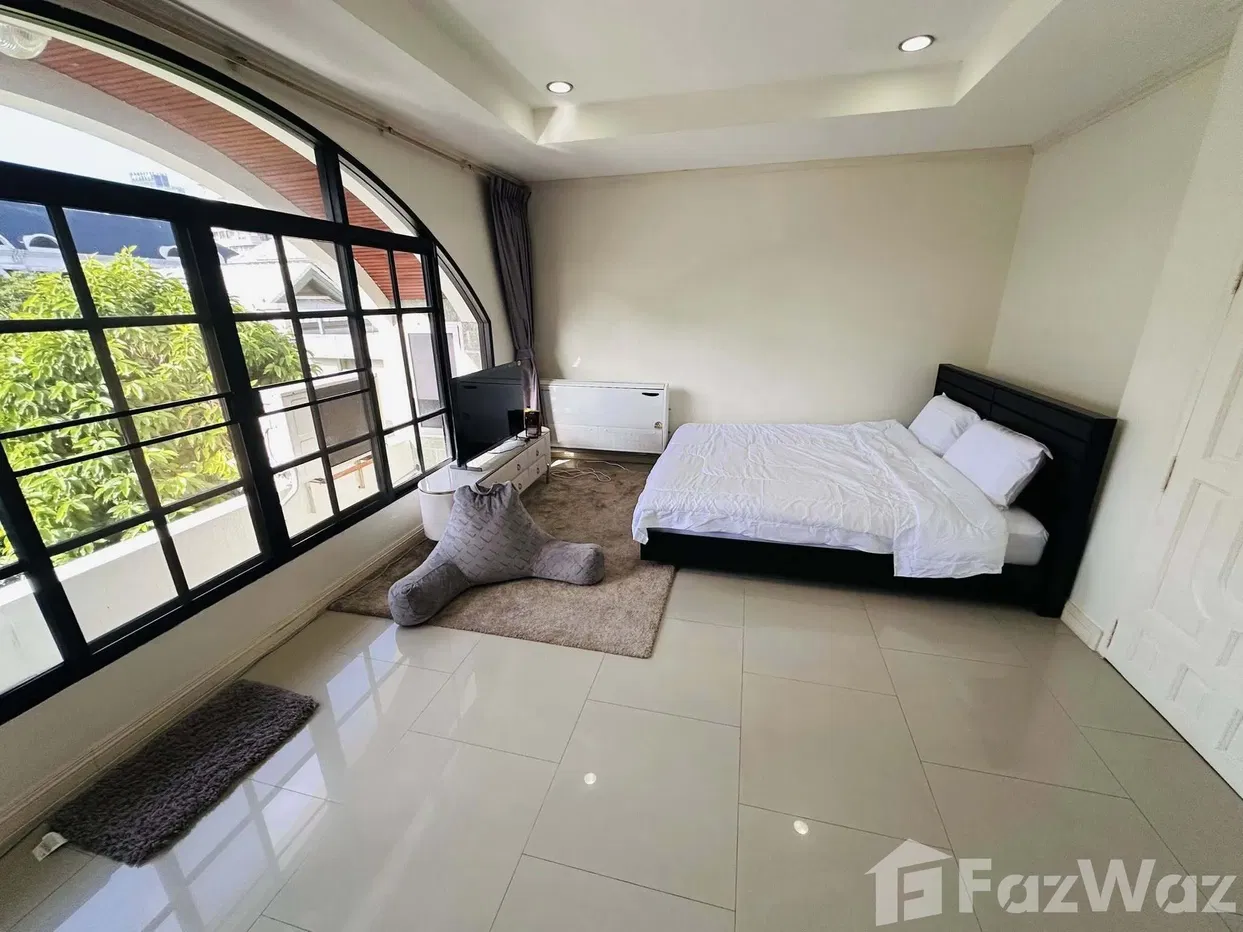 picture 4 Bedroom Townhouse for rent in Khlong Toei, Bangkok  5911447 - 4/11