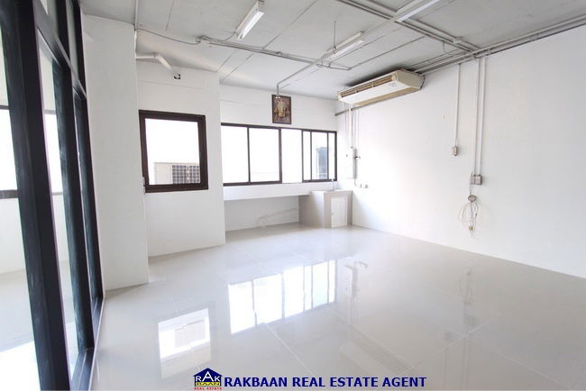 รูป ให้เช่าสำนกงาน Modern Town สุขุมวิม 63 ห้องมุม ทำเลดี ใจกลางเมือง ติดถนน - รูปที่ 9/9