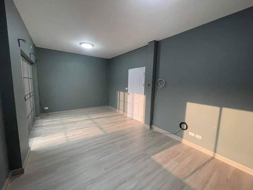 รูป #ให้ทาวเฮาส์2ชั้น หมู่บ้านวิสต้า อเวนิว วัชรพล 🏡🏠  ห่างจากถนนรามอินทรา 1 กิโลเมตร มี 3 ห้องนอน 2 ห้องน้ำ เดินทางสะดวกสบาย  - รูปที่ 8/8