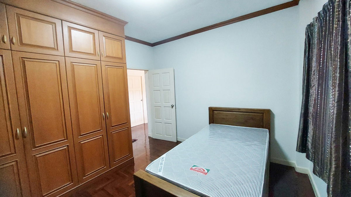 รูป ให้เช่าบ้านเดี่ยวสองชั้น  4 ห้องนอน 3 ห้องน้ำ 2  ห้องครัว  2  ที่จอดรถ - รูปที่ 18/26