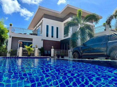 Large 2-storey pool villa for sale with mountain views, not far from Bang Saray Beach, Sattahip, Chonburi
