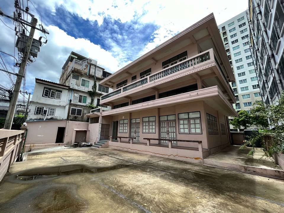 รูป ให้เช่าบ้านเดี่ยว3ชั้นพร้อมดาดฟ้า ทำเลดีใกล้ BTS อ่อนนุช เดินทางสะดวก บรรยากาศดี - รูปที่ 1/9