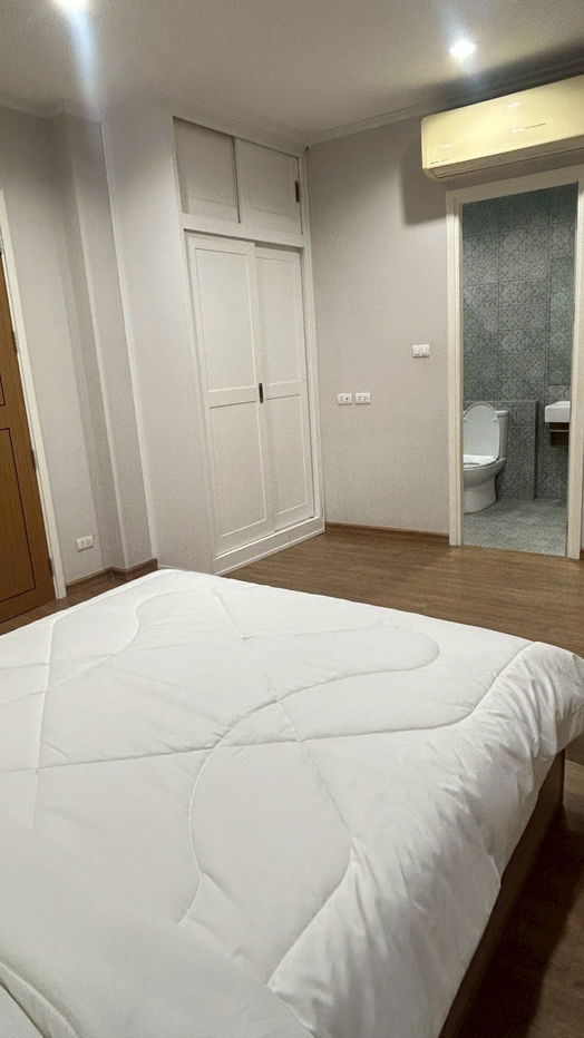 รูป 🔥 ให้เช่าบ้านแฝด 3 ชั้น หลังใหญ่ หลังมุมติดสวน — ทำเลทองใกล้รถไฟฟ้าสายสีเหลือง 🔥 - รูปที่ 10/15