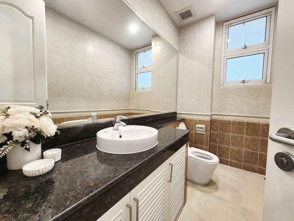 picture Home for rent at Luxurious 3-storey detached house in Ratchadaphisek 16 area - 2/5