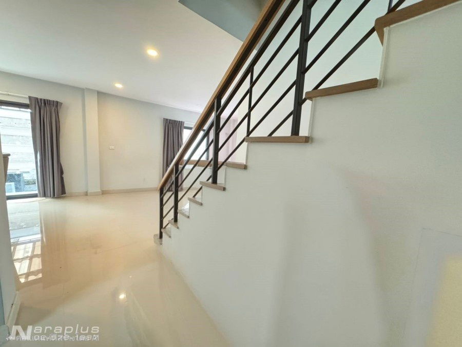 รูป 68121148 : ขายบ้านเดี่ยว 2 ชั้น หลังริม ขนาด 3 ห้องนอน บนที่ดิน 58.1 ตารางวา หมู่บ้าน Centro ราชพฤกษ์ 2 นนทบุรี บ้านสวย - รูปที่ 11/20