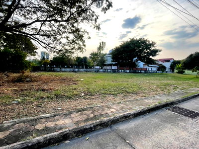 ที่ดิน ถนนบางนา - ตราด : ขายที่ดินในหมู่บ้านกฤษดานคร 21 ติดถนนบางนา-ตราด กม.6 ขนาด 120 ตารางวา