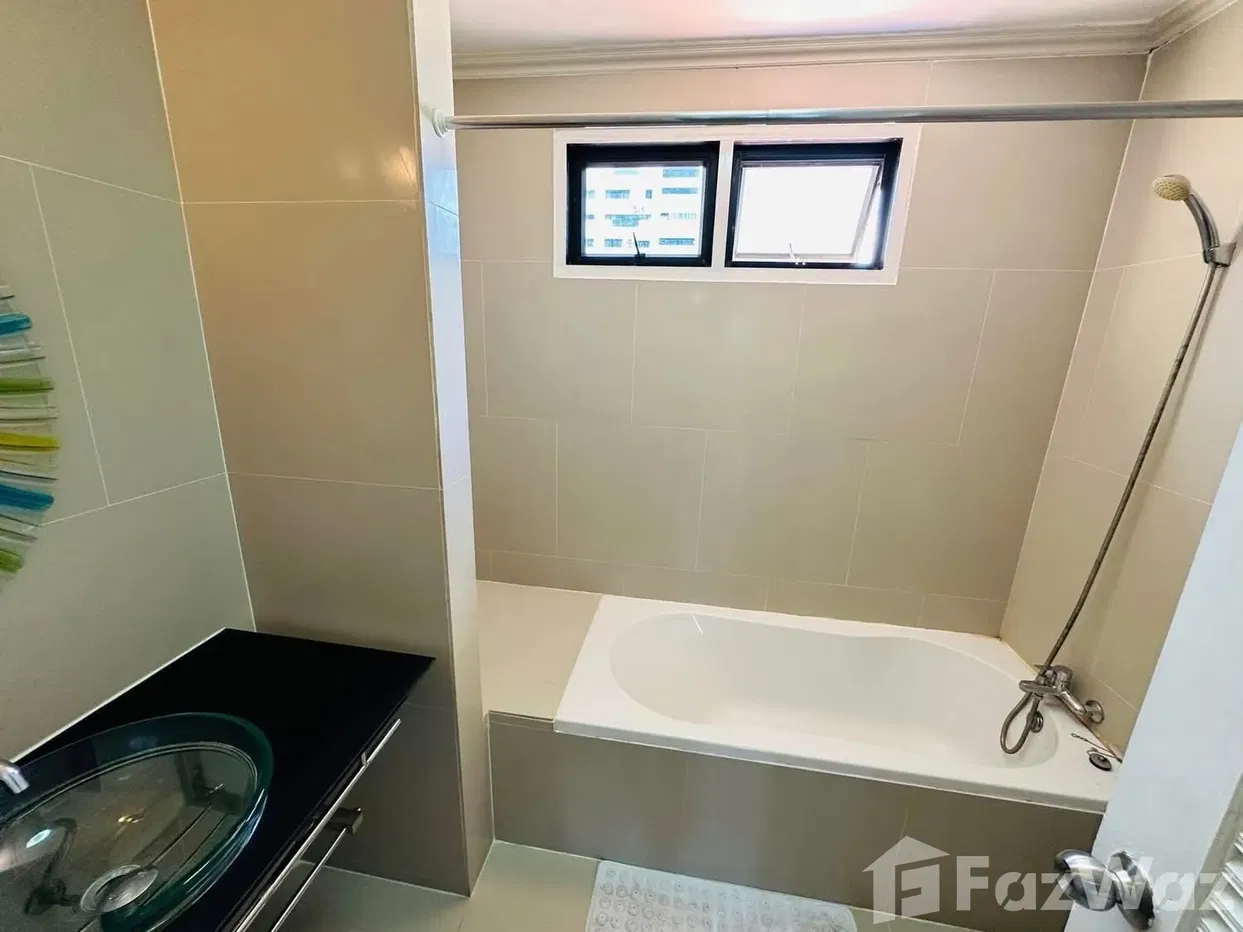 picture 4 Bedroom Townhouse for rent in Khlong Toei, Bangkok  5911447 - 10/11