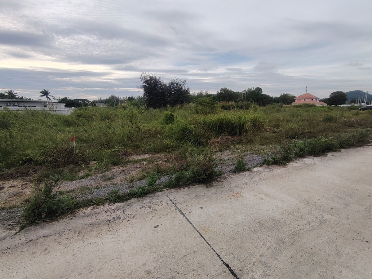 picture 1-0-0 Rai | Home Building Plot  Located Near Black Mountain Golf Course - 4/7