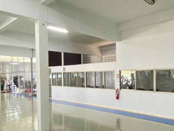 รูป  ให้เช่าโรงงานพร้อมสำนักงาน พื้นที่สีม่วง / บนที่ดิน 4 ไร่ อยู่ในนิคมอุตสาหกรรมนำไกร ลาดกระบัง /ใช้สอยรวม 4050 ตารางเมตร /  รถเทรลเลอร์ เข้าออกได้ - รูปที่ 10/13