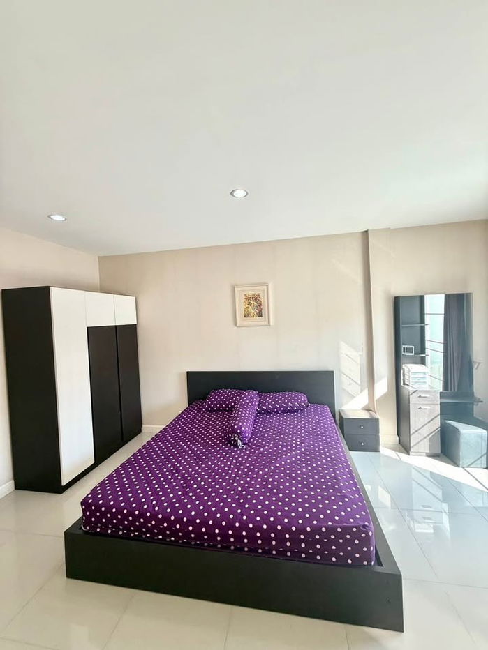 รูป ให้เช่าทาวน์โฮมสองชั้น  2 ห้องนอน 3 ห้องน้ำ 1 ห้องรับแขก 1 ห้องครัว    1  ที่จอดรถ - รูปที่ 7/9