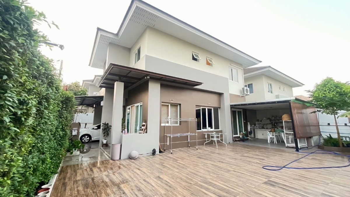 picture Two storey house for rent with 3 bedrooms,3 toilets and 1 kitchen.  - 9/9